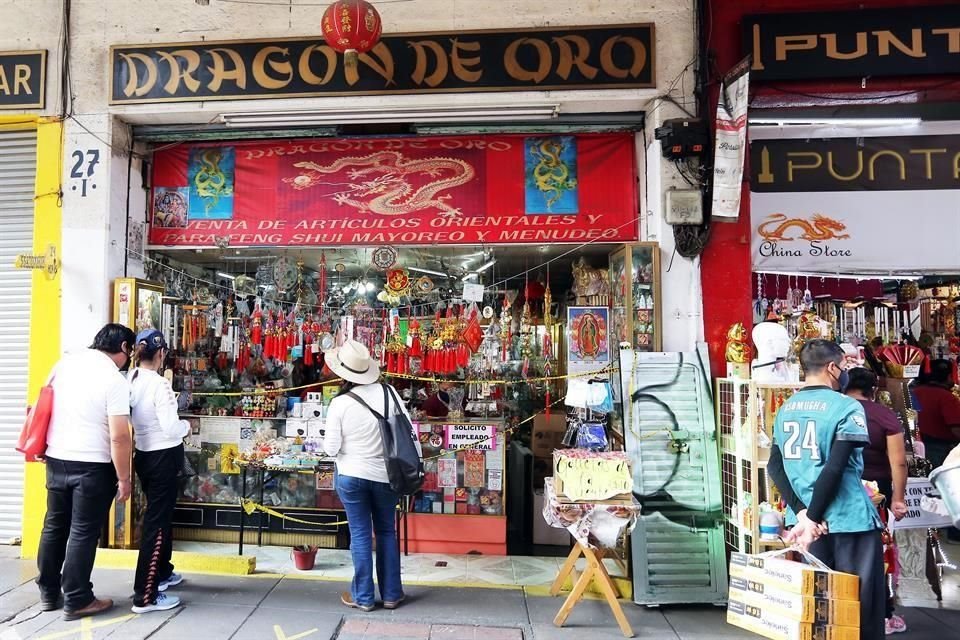 Encargados de negocios establecidos del Barrio Chino prevén una merma económica por la cancelación de las festividades del Año Nuevo Chino.