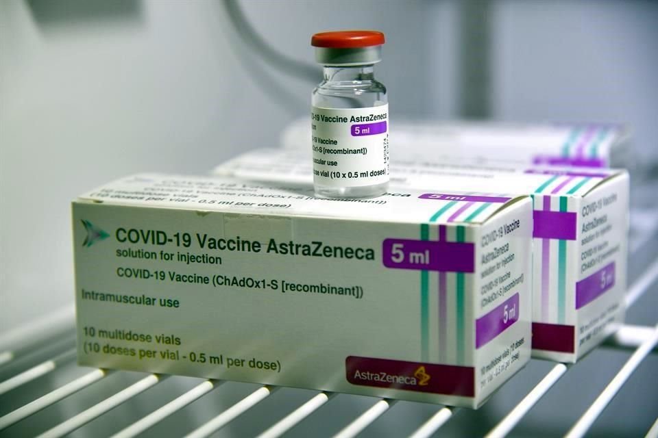 El panel de expertos recomendó utilizar la vacuna en todos los adultos mayores de 18 años.