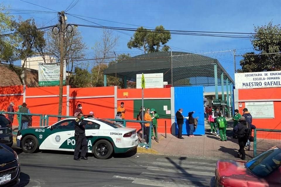 En el módulo de vacunación, en la Alcaldía Magdalena Contreras, comenzó la aplicación a las 11:05 horas.