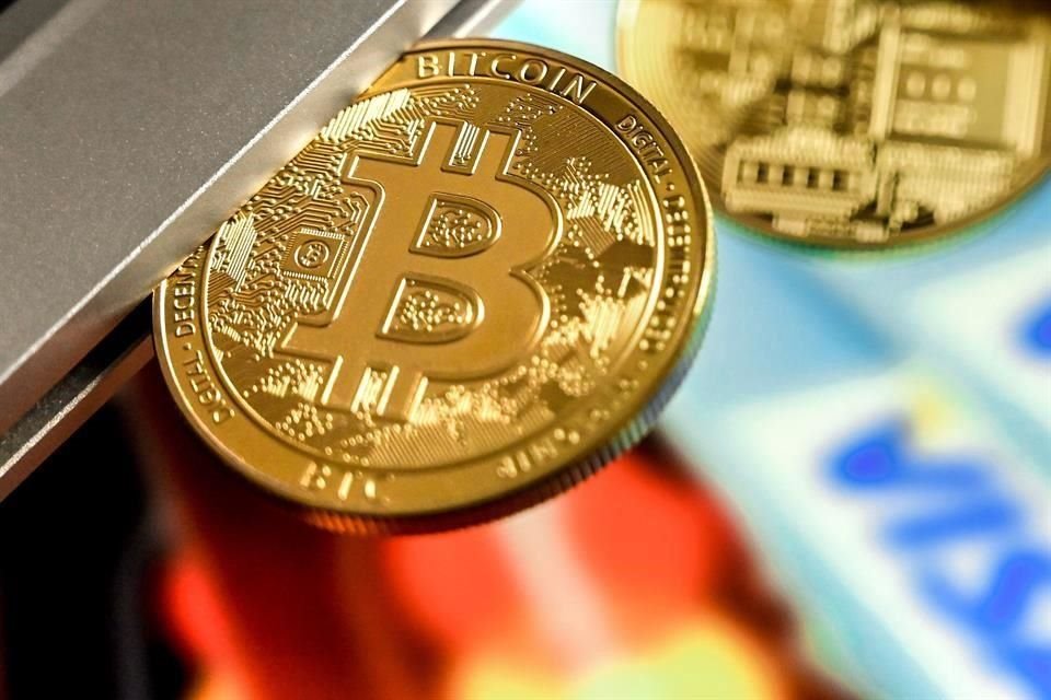 Bitcoin se desplomó hasta 9.2 por ciento en la jornada.