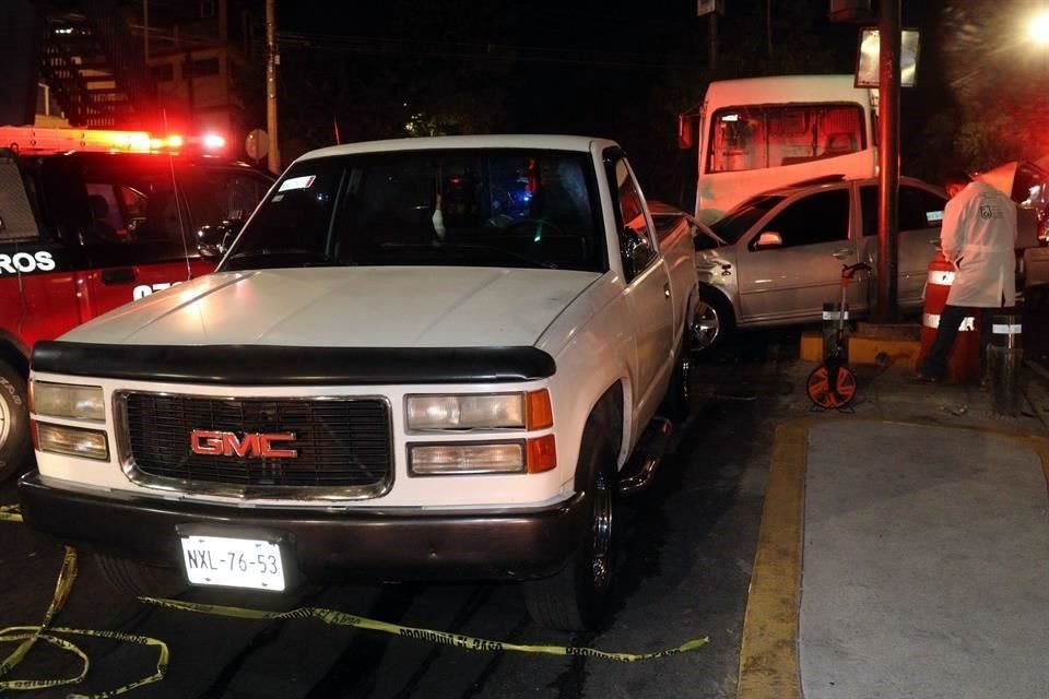 Un motociclista murió prensado tras un choque múltiple en Avenida Escuadrón 201 a la altura de la calle Antigua Vía la Venta en la Colonia Cristo Rey, Alvaro Obregón
