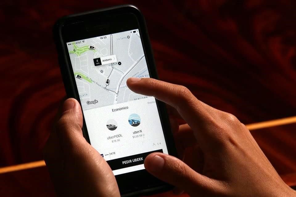 Usuarios perciben como más convenientes y seguras las apps de transporte.