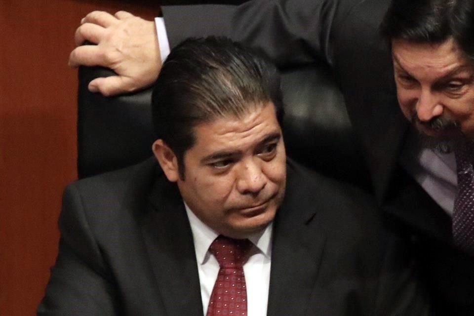 Radamés Salazar durante una sesión en el Senado de la República.