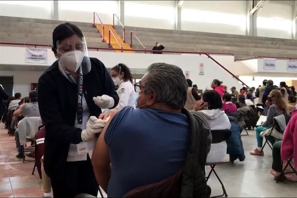 En Ecatepec, el Municipio con más casos de contagios de Covid-19 en el Edomex inició la aplicación de la vacuna contra el nuevo coronavirus.