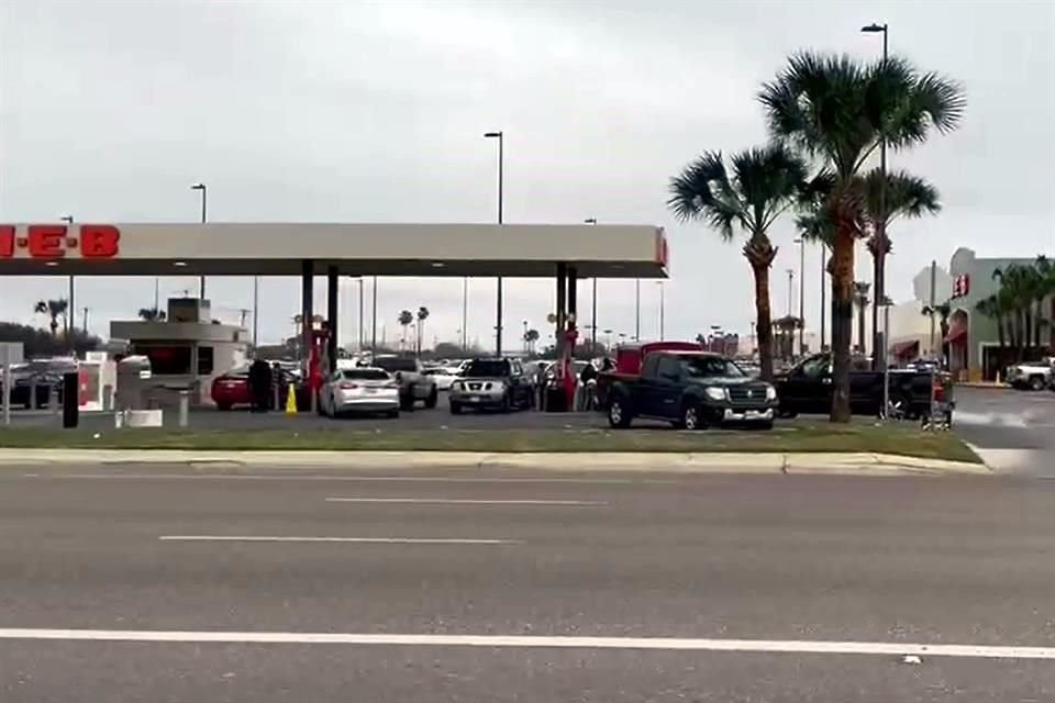 En Texas, un 15% de las estaciones de gasolina reportan escasez del combustible.