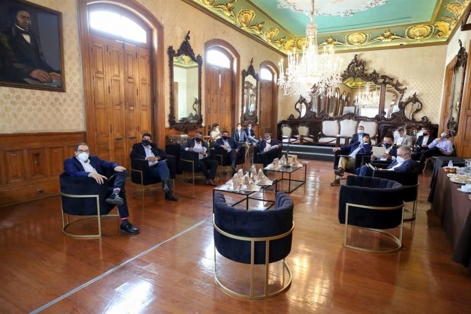 Los Gobernadores se reunieron en el Palacio de Gobierno.