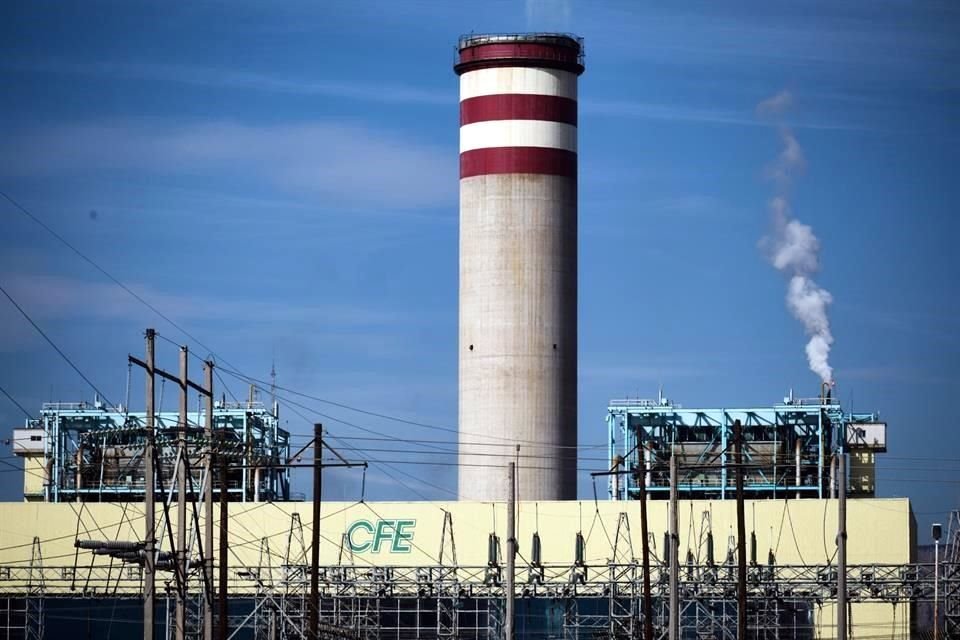 CFE es la única empresa que sigue empleando combustóleo en el País, refirió ex funcionario de CRE.
