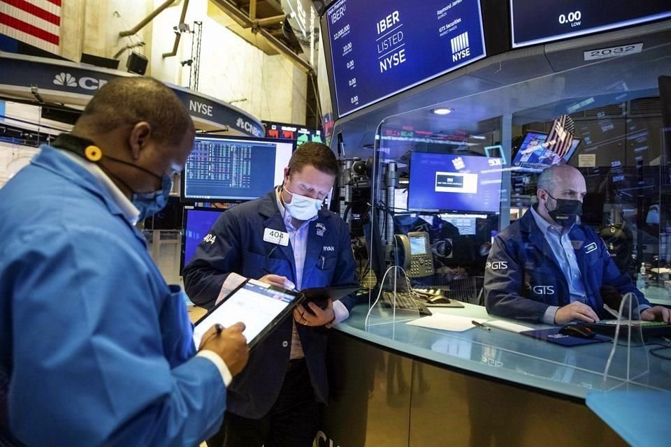 Las acciones en Wall Street abrieron a la baja.