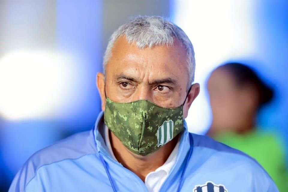 Héctor Becerra, el entrenador de Rayados.