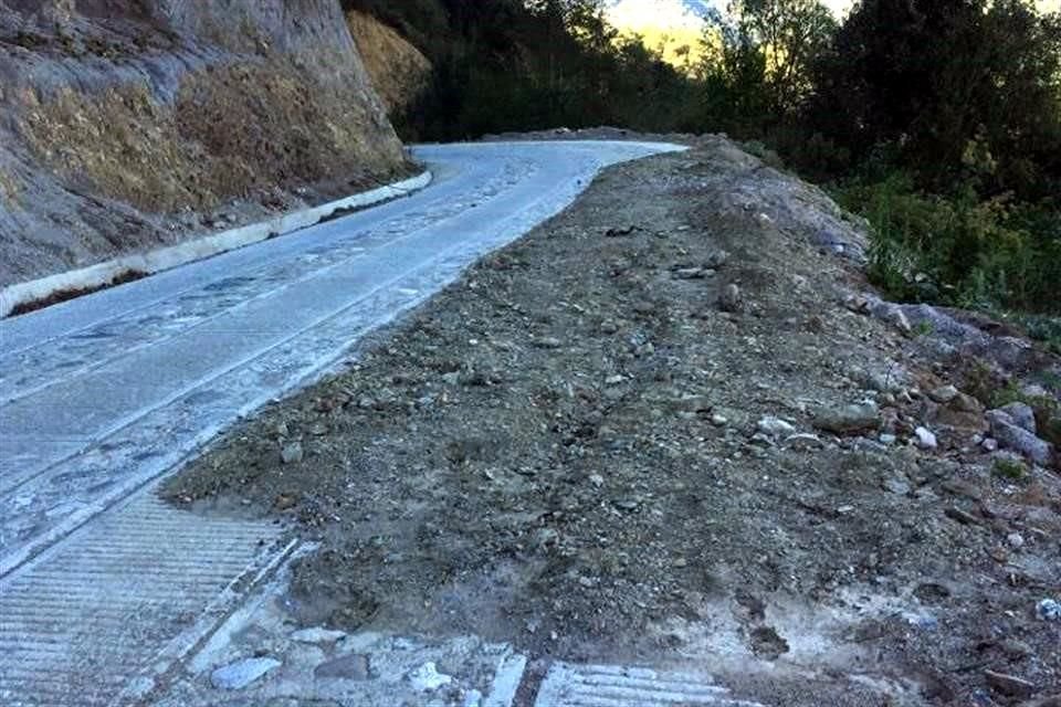 Camino hecho por pobladores de Oaxaca.