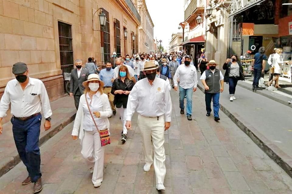 Familiares y amigos de Julio César Galindo Pérez, líder de la Coparmex en San Luis Potosí, marcharon en demanda de justicia y seguridad en la capital del estado.