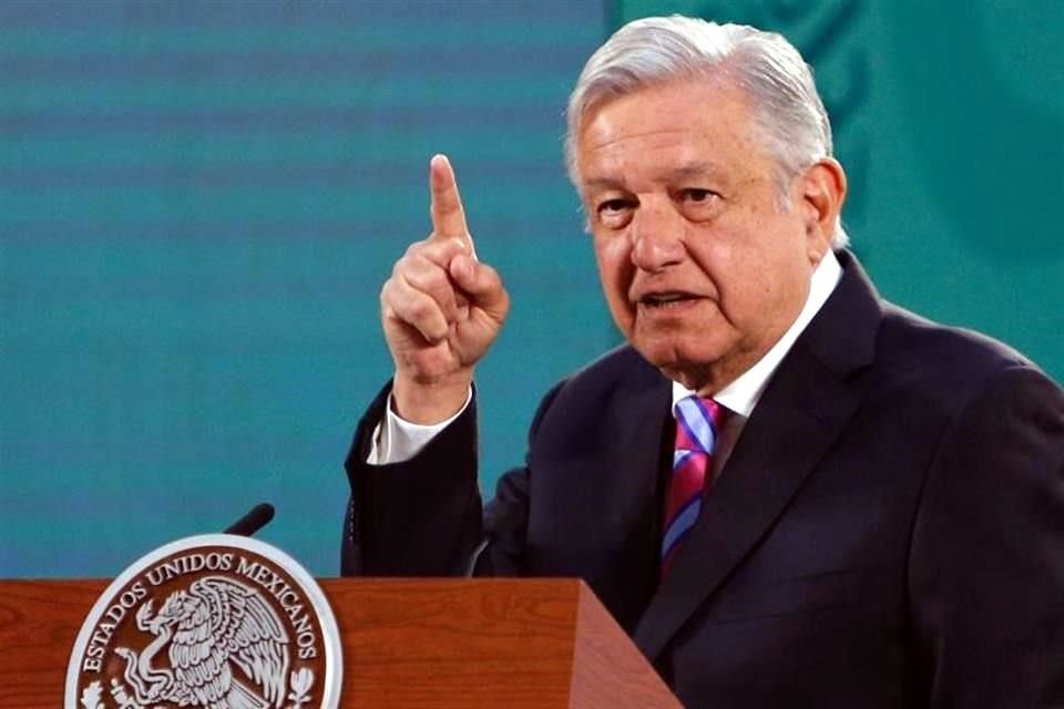 López Obrador contó que un ejecutivo de Televisa le avisó en 2006 que había ganado la Presidencia, pero le dijo que tenían que defender el triunfo.