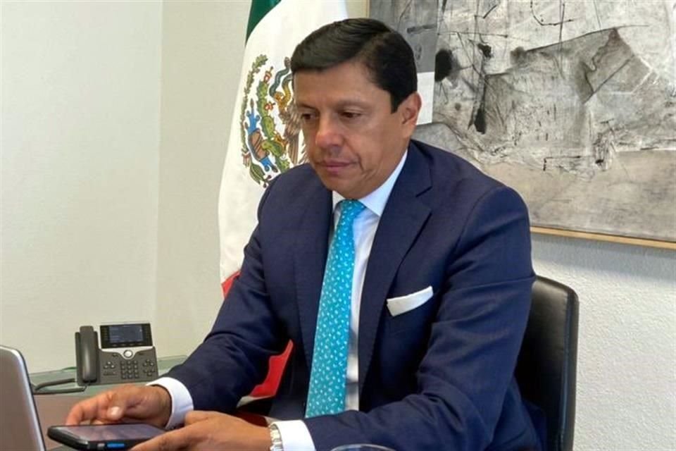 Fabián Medina renunció a su cargo como Jefe de Oficina del Canciller Marcelo Ebrard e informó que emprenderá proyectos fuera de la SRE.
