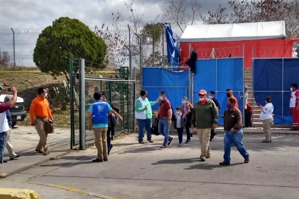 Migrantes siguen llegando a Matamoros mientras que otros cruzan a EU para continuar su proceso de asilo.