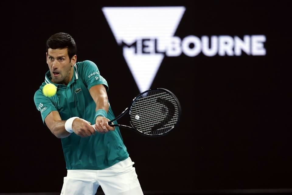 Novak Djokovic se lesionó durante el Abierto de Australia, que terminó ganando pese al problema físico.