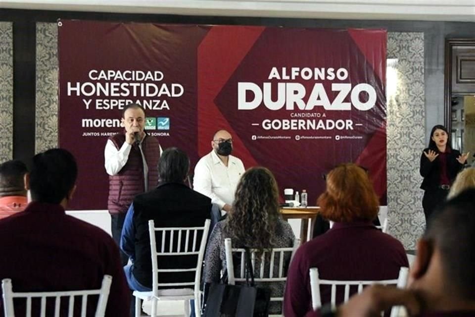 El candidato tuvo un encuentro con personal médico en Ciudad Obregón, Sonora.