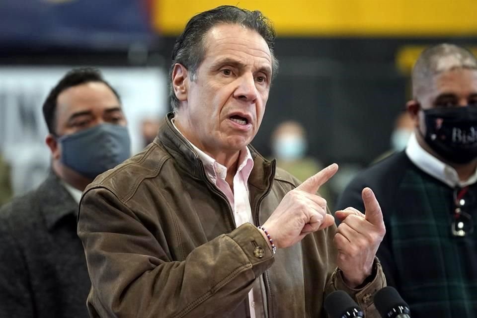 Legisladores demócratas de Nueva York urgieron a la renuncia del Gobernador, Andrew Cuomo, tras acusaciones de acoso sexual.
