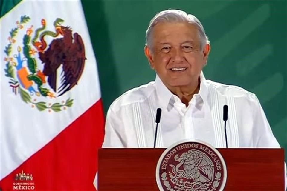 El Presidente López Obrador criticó que empresas como Bimbo y Walmart hayan presentado amparos contra la reforma eléctrica.