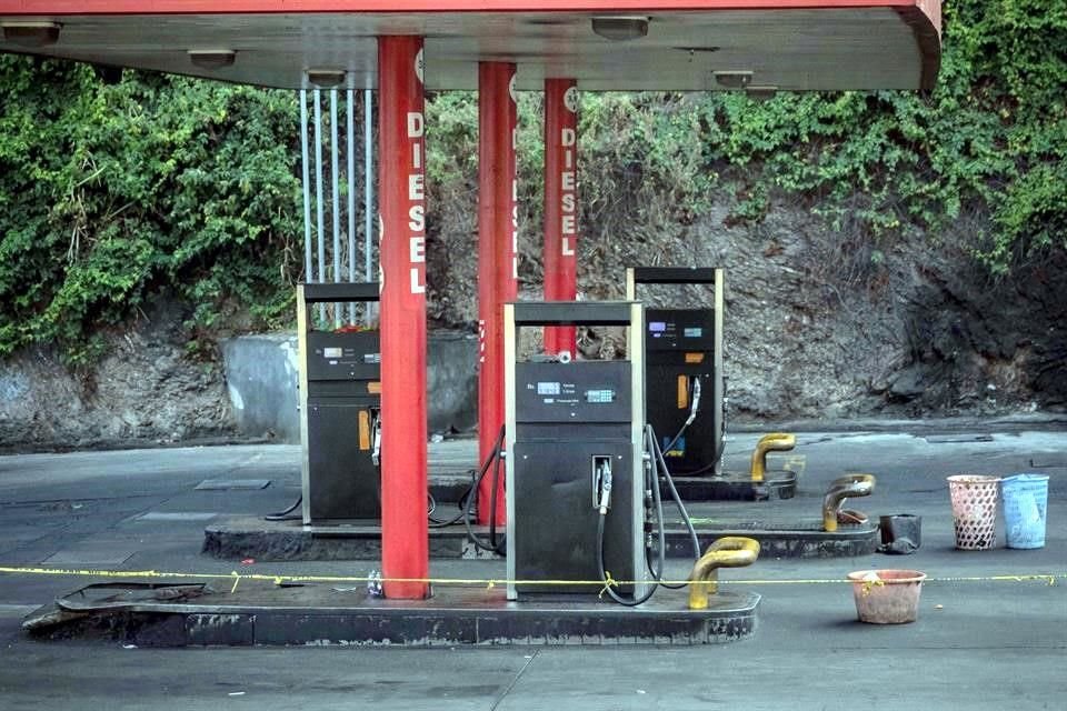 Vista de la entrada de una estación de servicio sin diésel en Caracas.