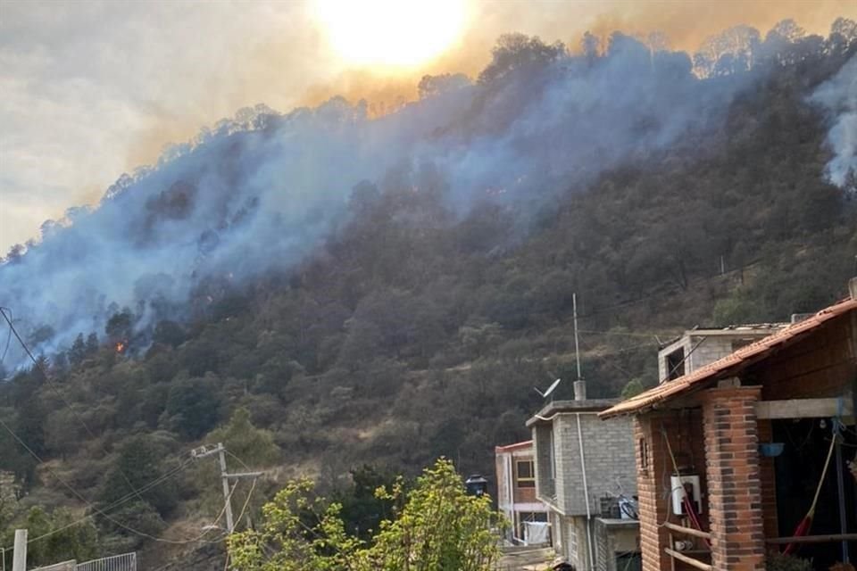 Autoridades combatieron incendios en Milpa Alta.