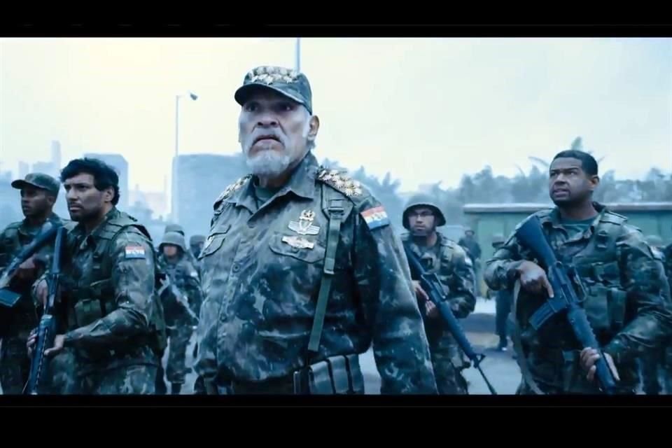 El trailer de 'The Suicide Squad', publicado este viernes, trajo consigo la primera imagen del mexicano Joaquín Cosío, quien da vida a un general en la historia. El filme estrenará el 6 de agosto.