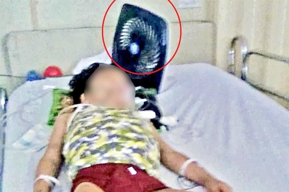 Las madres adaptaron ventiladores ante las elevadas temperaturas en el hospital del IMSS.