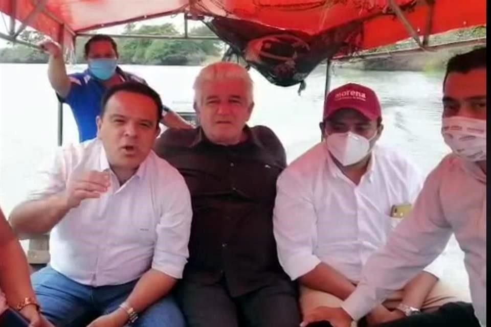 López Obrador colabora con el candidato de Morena a diputado federal por el distrito 01 en Tabasco, Marcos Medina.