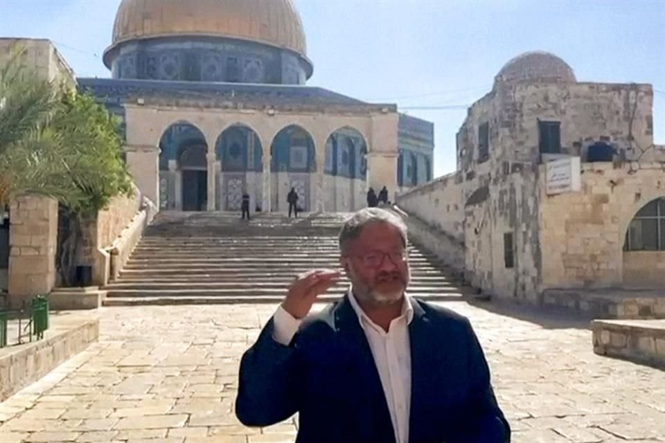 El Ministro Ben Gvir afuera de un templo en Jerusalén el 3 de agosto.