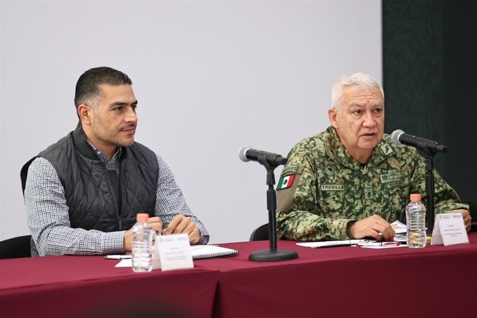 Omar García Harfuch, Secretario de Seguridad, y el General Ricardo Trevilla Trejo, Secretario de la Defensa, en la segunda sesión del Gabinete de Seguridad federal en Sinaloa.
