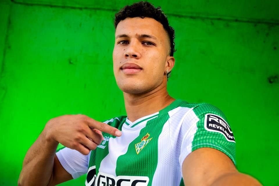 Nelson Deossa ya fue presentado como nuevo jugador del Betis.