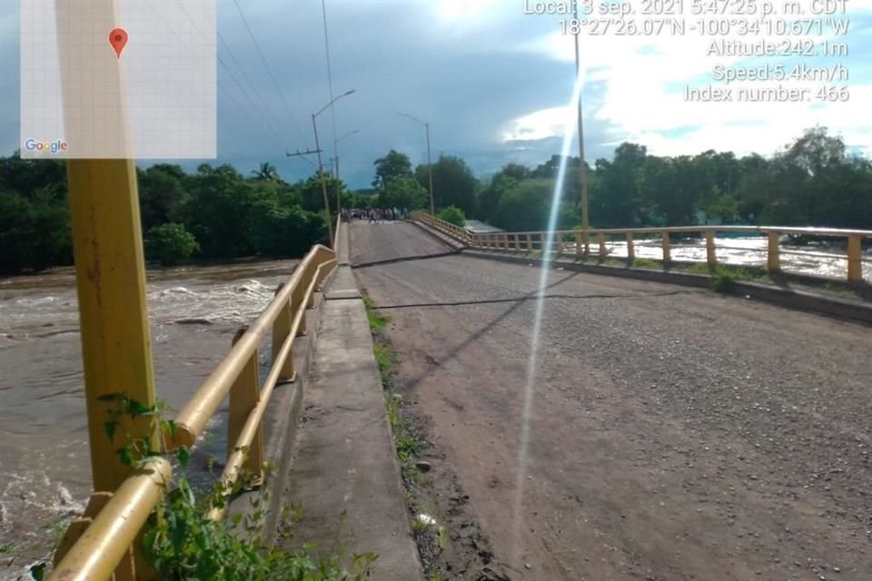 El puente está ubicado en la carretera Tlachapa-Cutzamala de Pinzón, cerca de la comunidad de Cuadrilla Nueva.