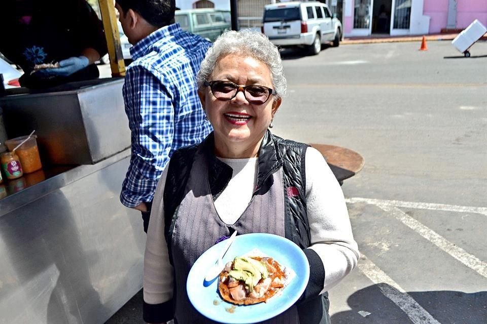 En La Guerrerense, podrás probar algunas de las ricas tostadas de mariscos y degustar las salsas de su fundadora, Sabina Bandera.
