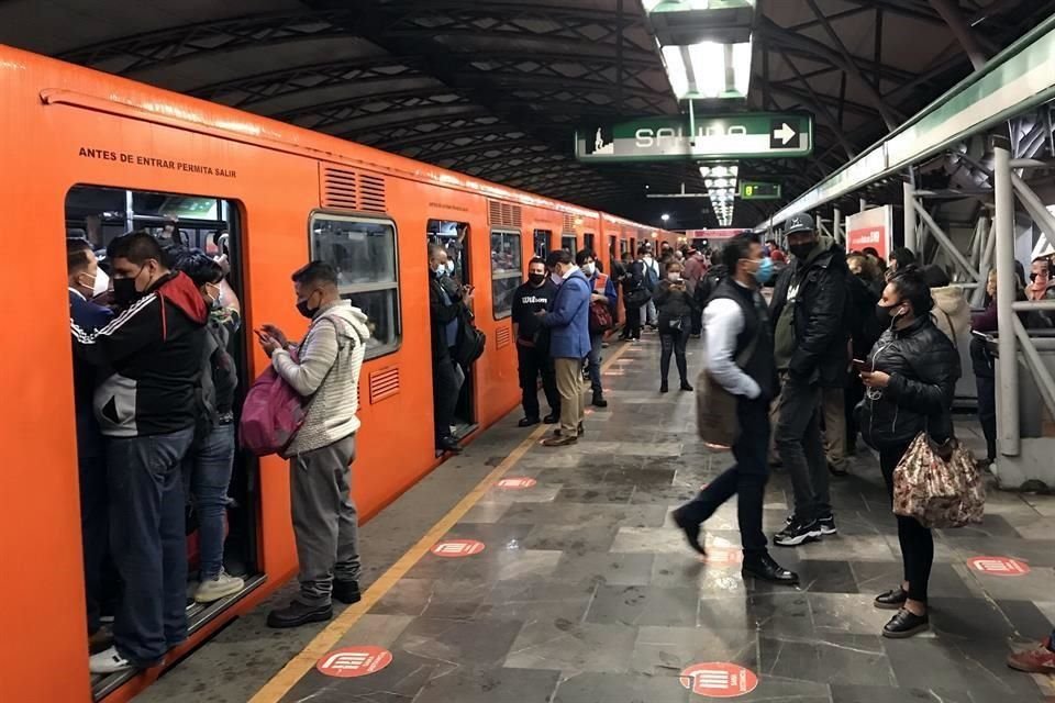 En el Metro, los trenes pararon su operación durante el sismo y mientras las instalaciones eran revisadas.