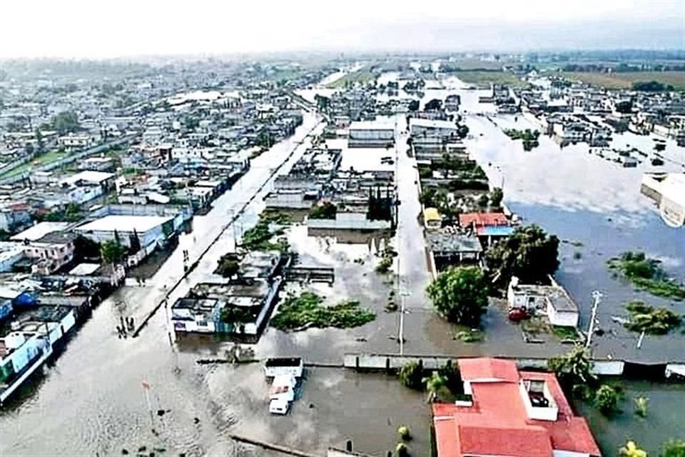 El desfogue de presas, como Danxhó, en Estado de México, agravó inundaciones por lluvias en Hidalgo y afectó a más de 5 mil viviendas.