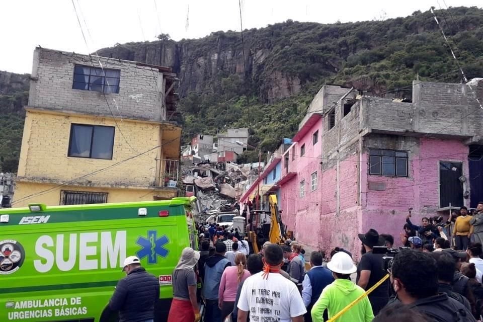 'Necesitamos que los cuerpos de rescate puedan tener las mejores condiciones, por eso pedimos que no se acerquen al lugar', dijo el Alcalde de Tlalnepantla, Raciel Pérez Cruz.