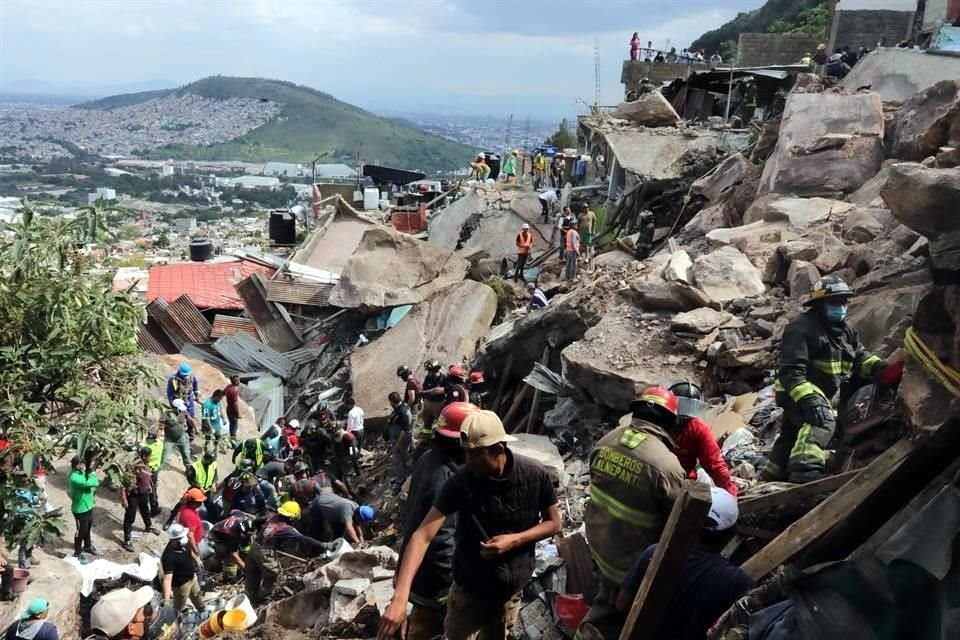Vecinos de Tlalnepantla no dudaron en volverse rescatistas voluntarios cuando las rocas del Cerro del Chiquihuite sepultaron casas y personas.