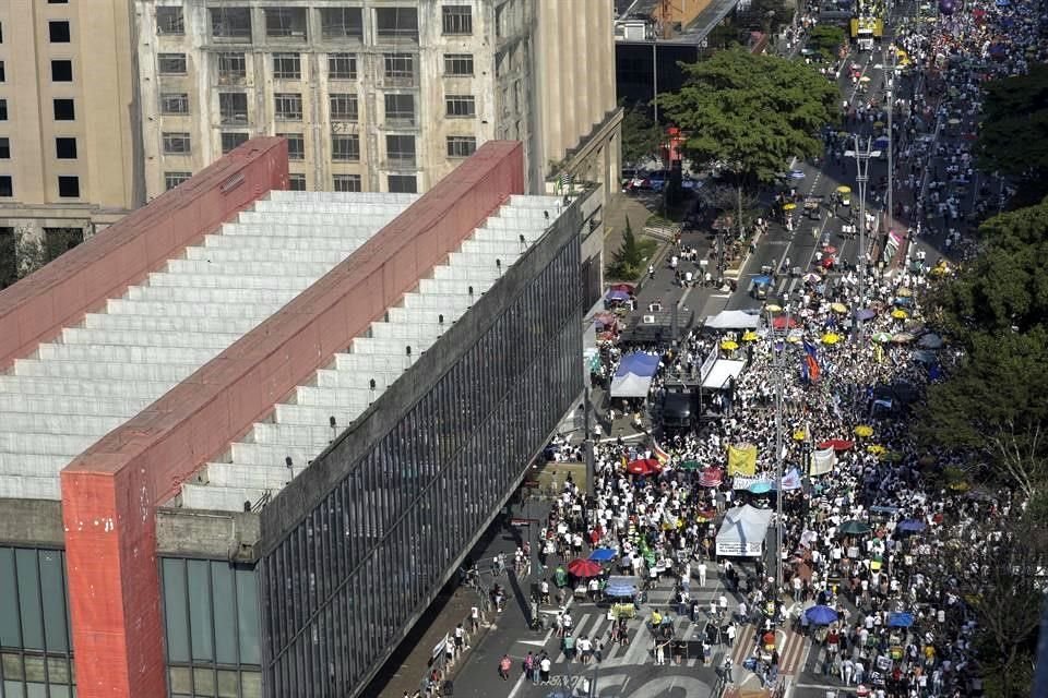 Manifestantes en la avenida Paulista, en Sao Paolo, este domingo.