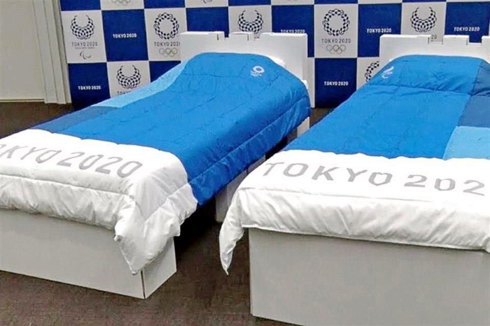 Las camas, hechas de cartón, se volvieron famosas porque autoridades de la justa olímpica esperaban que los atletas evitaran tener sexo y así contagiarse de Covid-19.