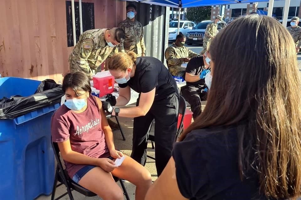 Para vacunar a menores contra Covid, País requeriría 30 millones de dosis de Pfizer, única aprobada para este sector, estimó especialista.