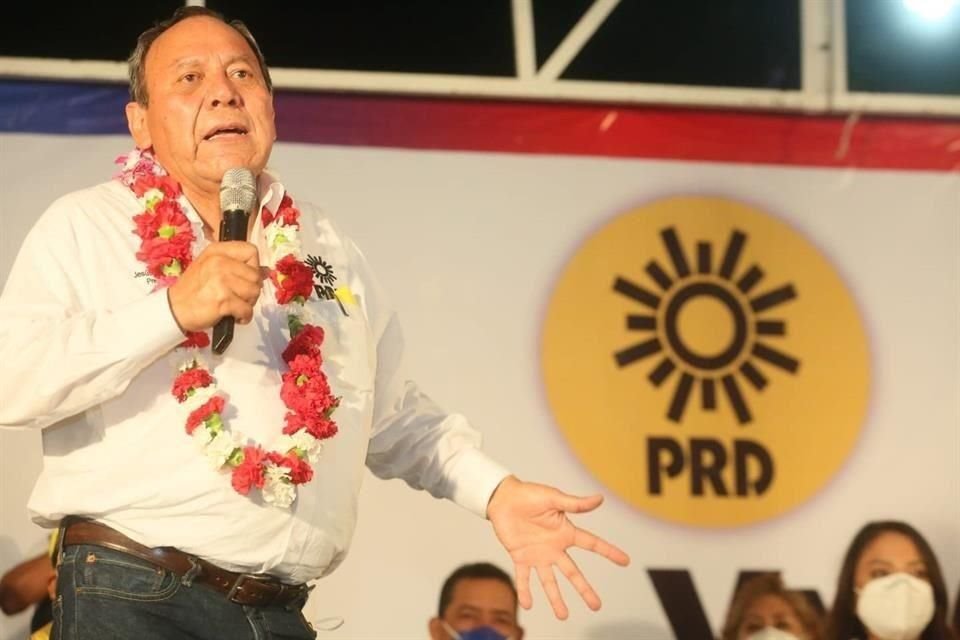 Jesús Zambrano, dirigente del PRD, dijo que habrá un intercambio de opiniones y consultas con liderazgos de la sociedad civil.
