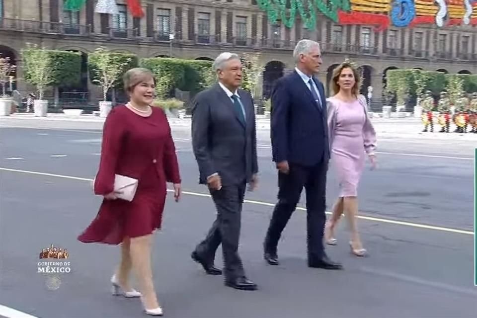 Los Presidentes de México y Cuba junto a sus respectivas esposas.