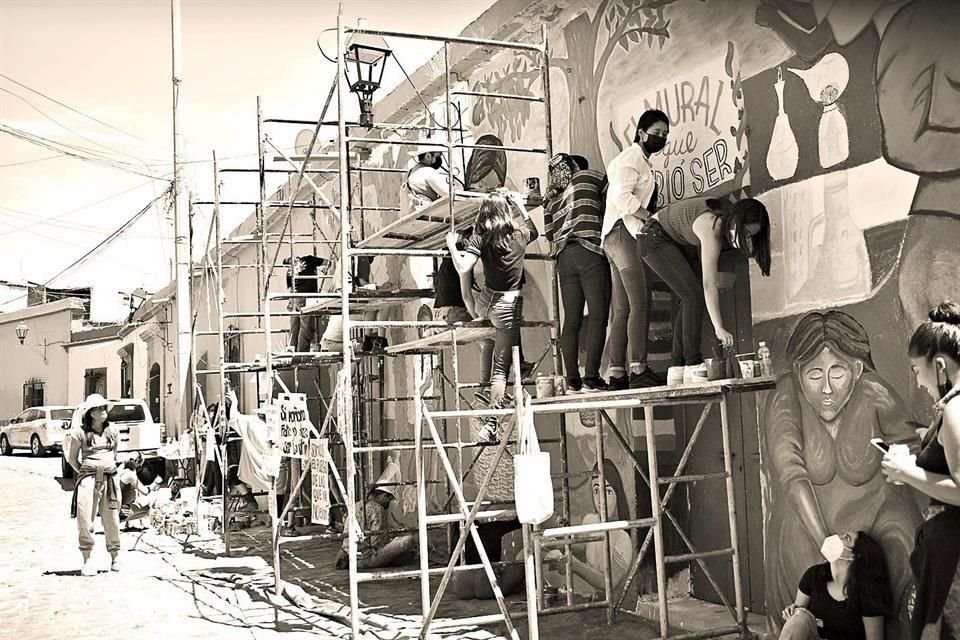 La comunidad del barrio de Jalatlaco, en la capital oaxaqueña, alimentó a las artistas durante los días de labores.