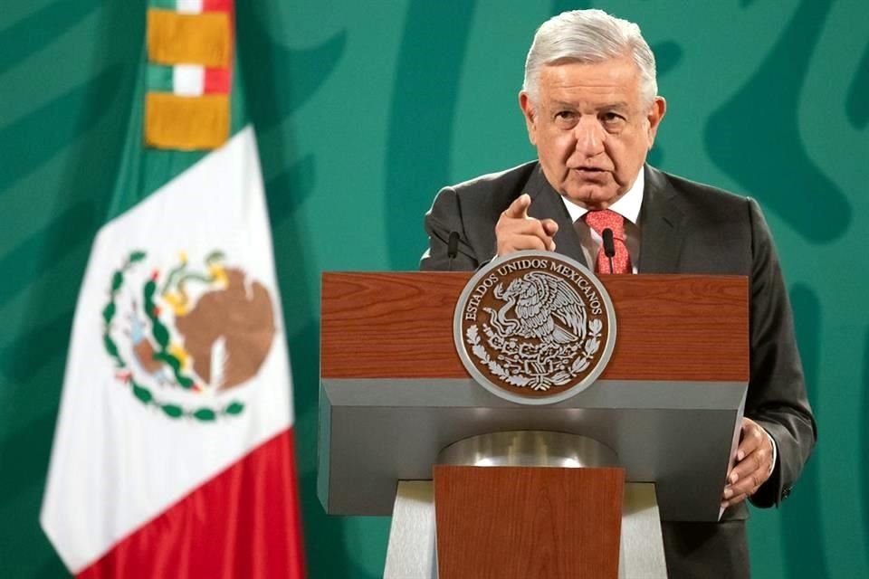 El Presidente López Obrador afirmó que hay 'partidos informales' o grupos de presión que llegan a imponer autoridades.