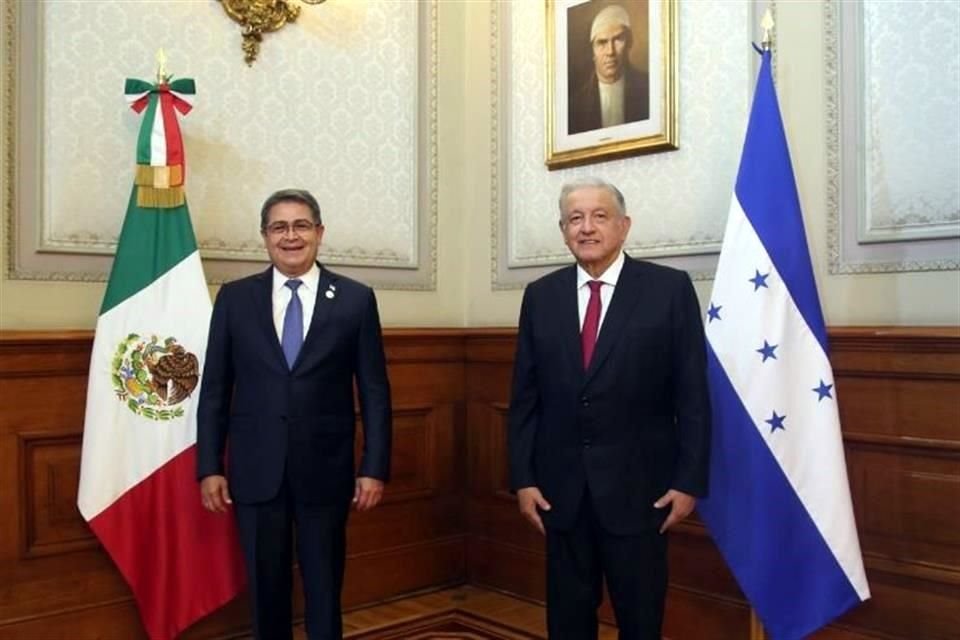 Previo a Cumbre de Comunidad de Estados Latinoamericanos y Caribeños, AMLO ofrece cena a jefes de Estado y de Gobierno, en Palacio Nacional.