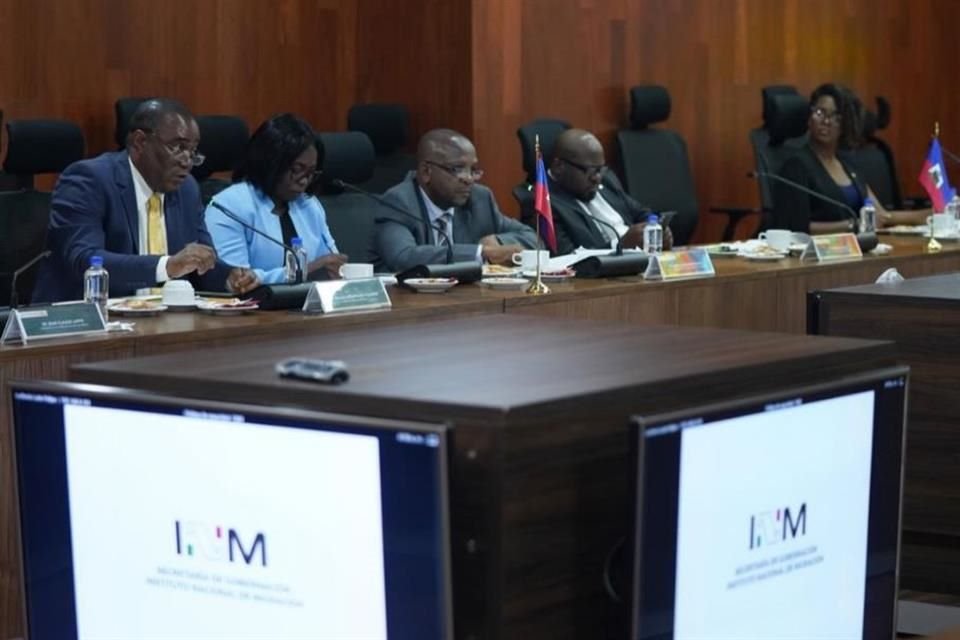 Ante flujo de migrantes en México rumbo a EU, INM acordó una mesa de diálogo con autoridades de Haití para atender migración irregular.