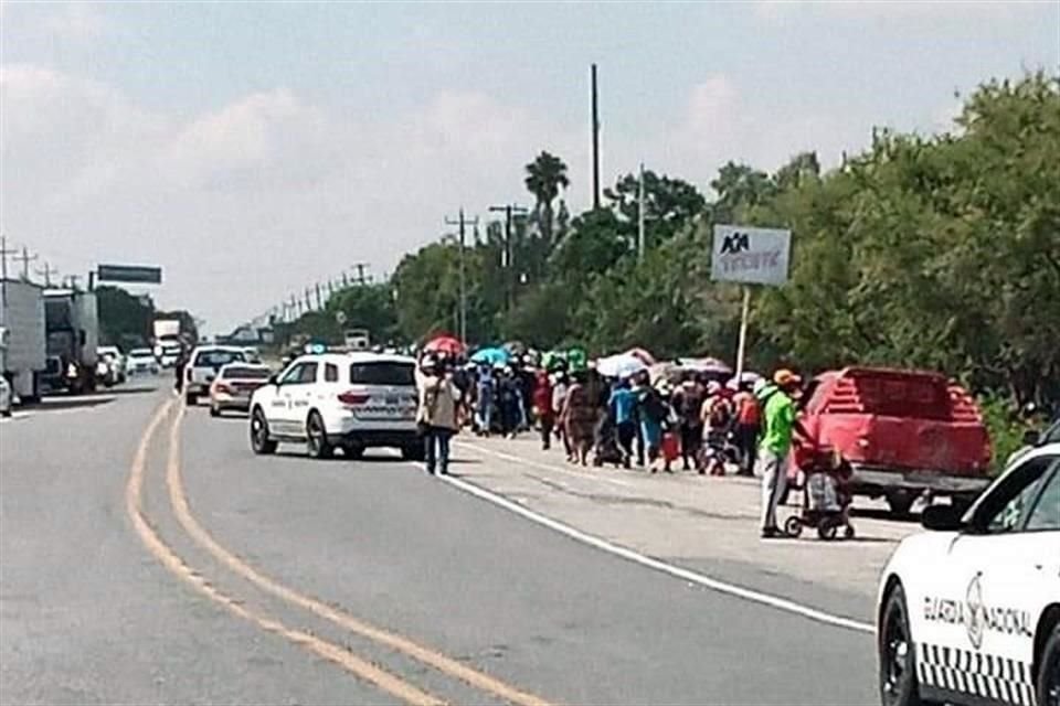 La caravana cruzó por el retén de la 'Y', a la altura del kilómetro 177 de la carretera Victoria-Reynosa/Matamoros.