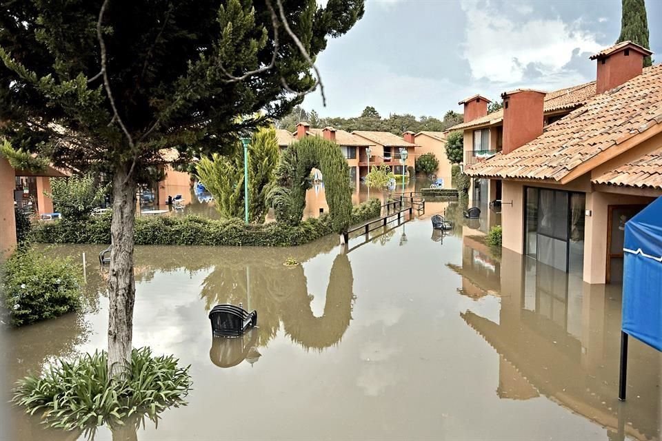 Las lluvias y desbordamiento de presas pegaron con fuerza ahora en Querétaro.
