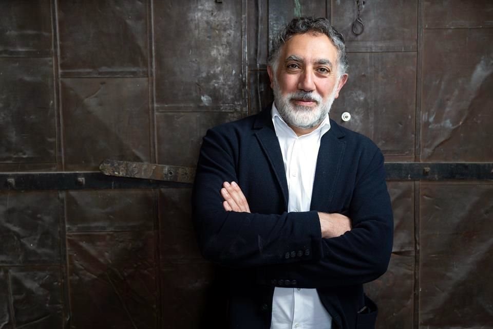 'Los arquitectos deben reconocer que su trabajo posee un contenido político, ser conscientes de ello y, por ende, responsables', dice Sarkis, quien propone un nuevo 'contrato espacial'.