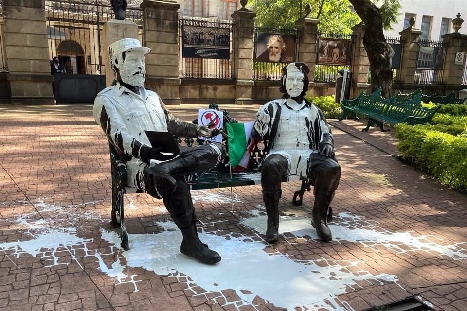 Dos personas fueron detenidas luego de arrojar pintura blanca a las esculturas de Fidel Castro y el Che Guevara en la Col. Tabacalera.