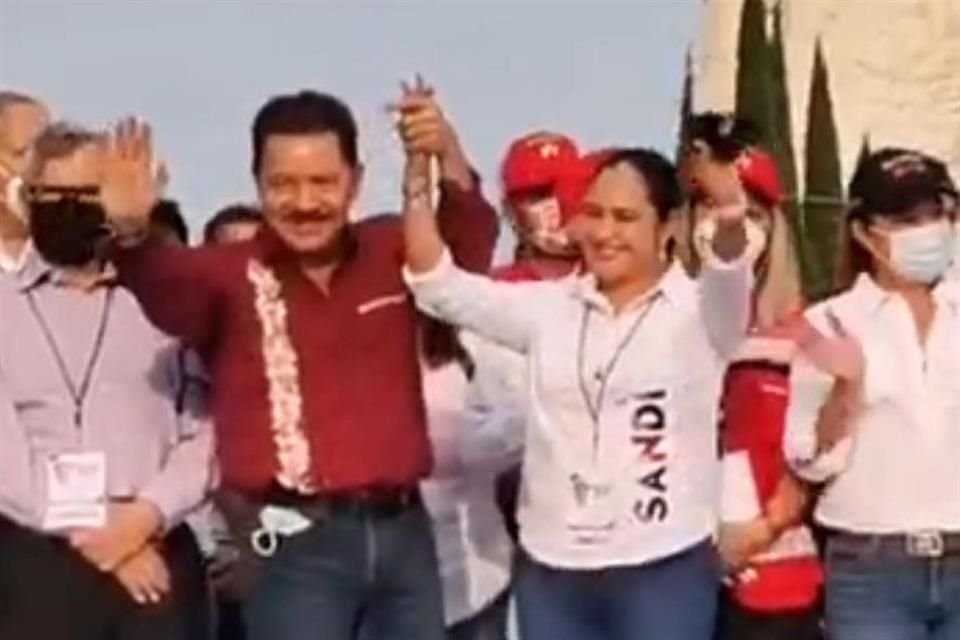 Sandra Nelly Cadena Santos, diputada local morenista, forma parte del grupo político del coordinador de Morena en la Cámara de Diputados, Ignacio Mier Velazco.